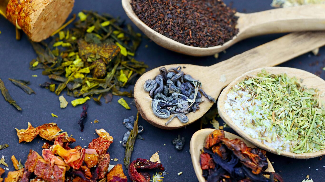 ハーブティーはなぜ高い?麦茶や緑茶との違いから見える本当の価値