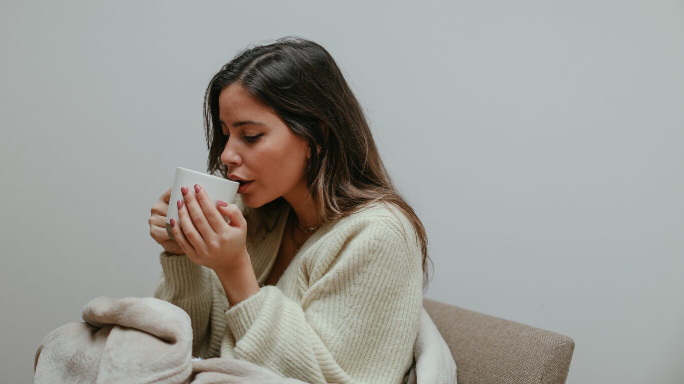 ハーブティーはお湯出しと水出しで味が変わる?温度で楽しむ自分好みの一杯